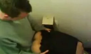друг застав дівчину  ...